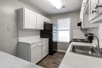 50 Stoneview Trail 1-2 Beds Apartment for Rent - Photo Gallery 4