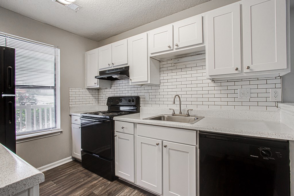 Fully Furnished Kitchen at 50 Stoneview, Georgia, 30047