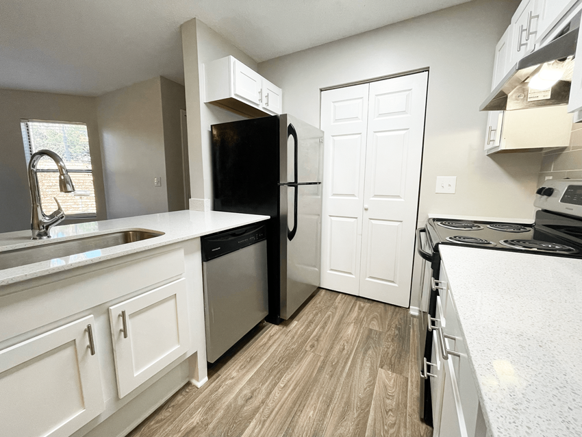 Amberwood at Lochmere, Cary NC, newly renovated one-bedroom kitchen - Photo Gallery