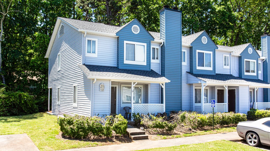 Beautiful exterior apartment homes at Ascend at Stone Mountain apartments. Stone Mountain, GA 30088.
