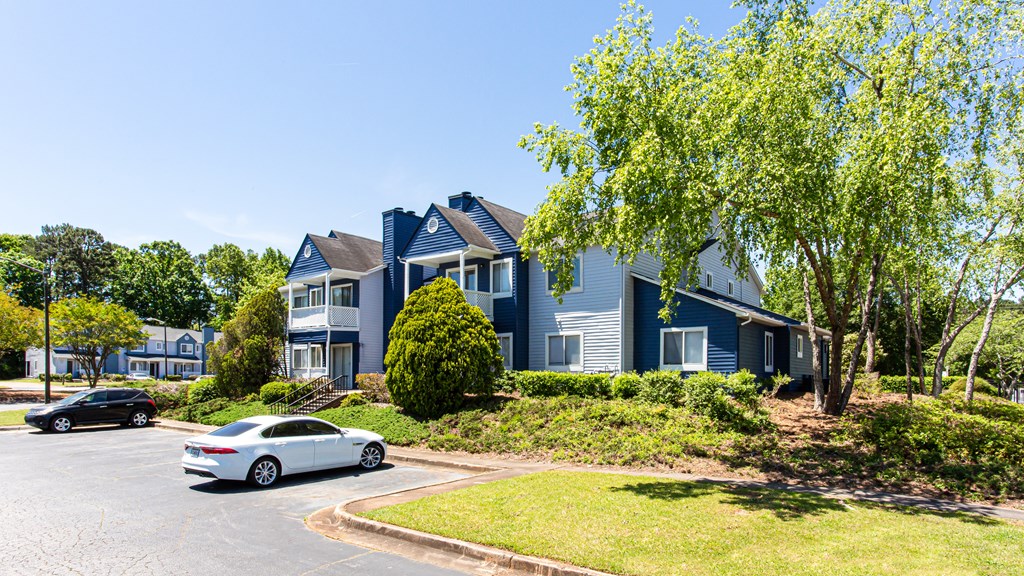 Beautiful exterior apartment homes with green space and parking at Ascend at Stone Mountain apartments. Stone Mountain, GA 30088.