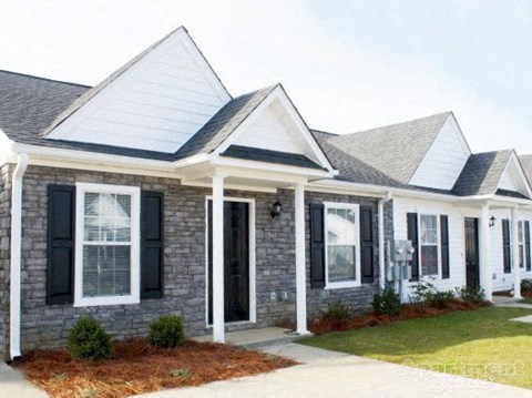 Exterior apartment with spacious windows at Highborne Augusta, GA