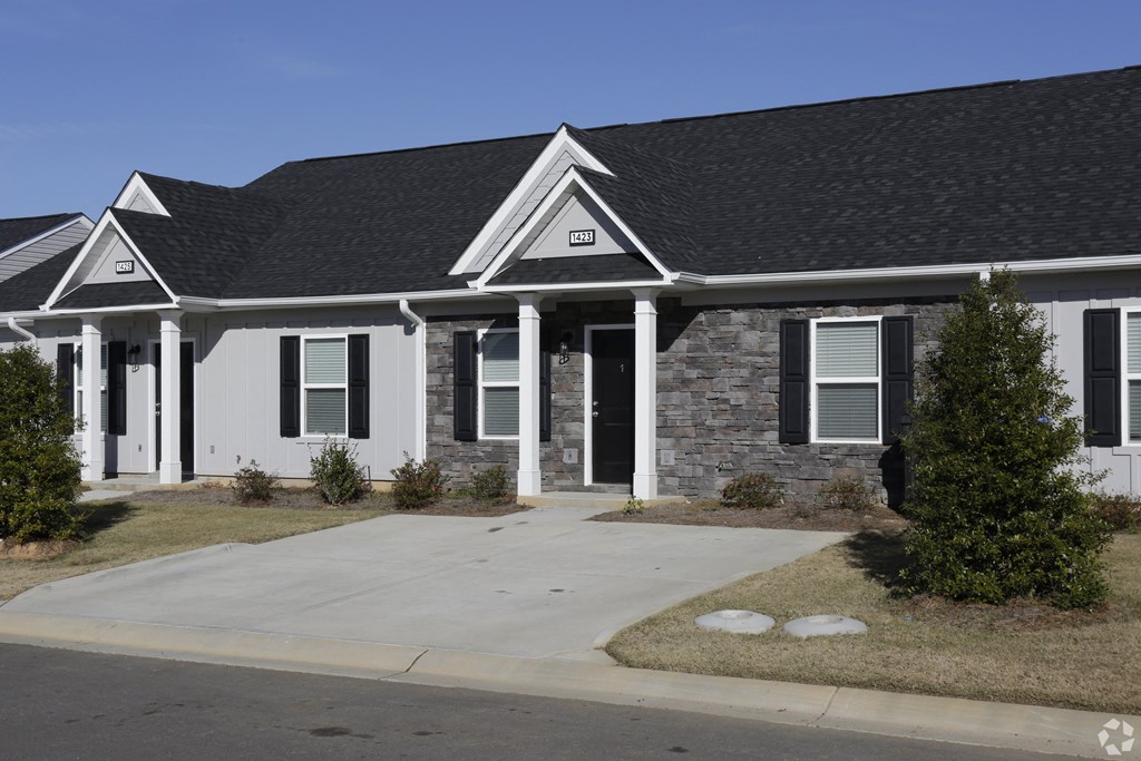 Front yard apartment entry at Highborne Augusta, GA