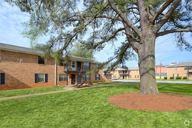 1295 Donnelly Ave., SW 2 Beds Apartment for Rent - Photo Gallery 1