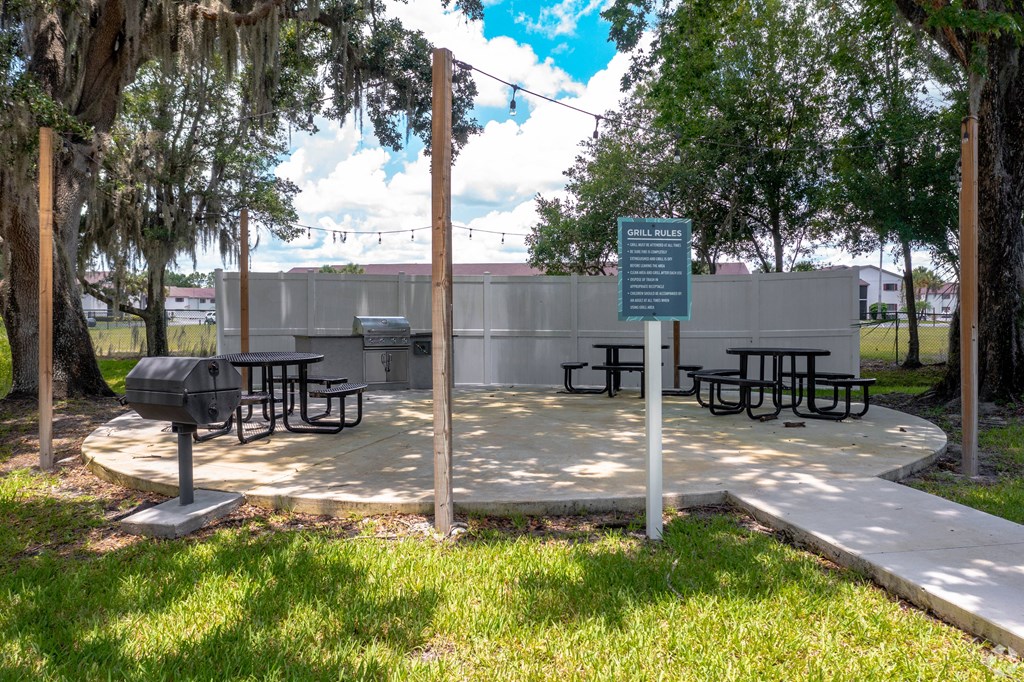 Courtyard at Waters Edge Apartments, Lakeland, FL