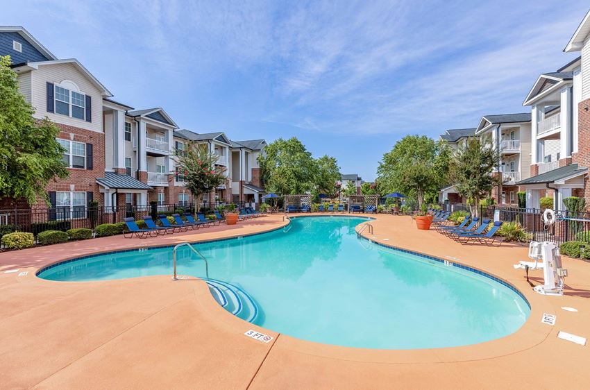 the swimming pool at the villas at fallingwater apartments md - Photo Gallery