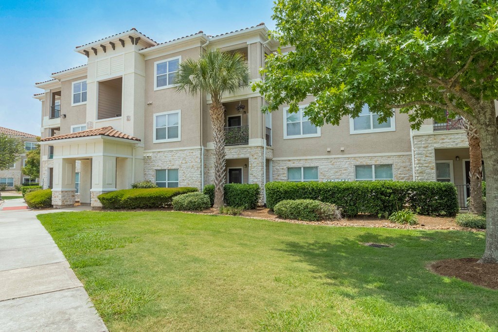 our apartments offer a clubhouse at Century South Shore, League City, Texas