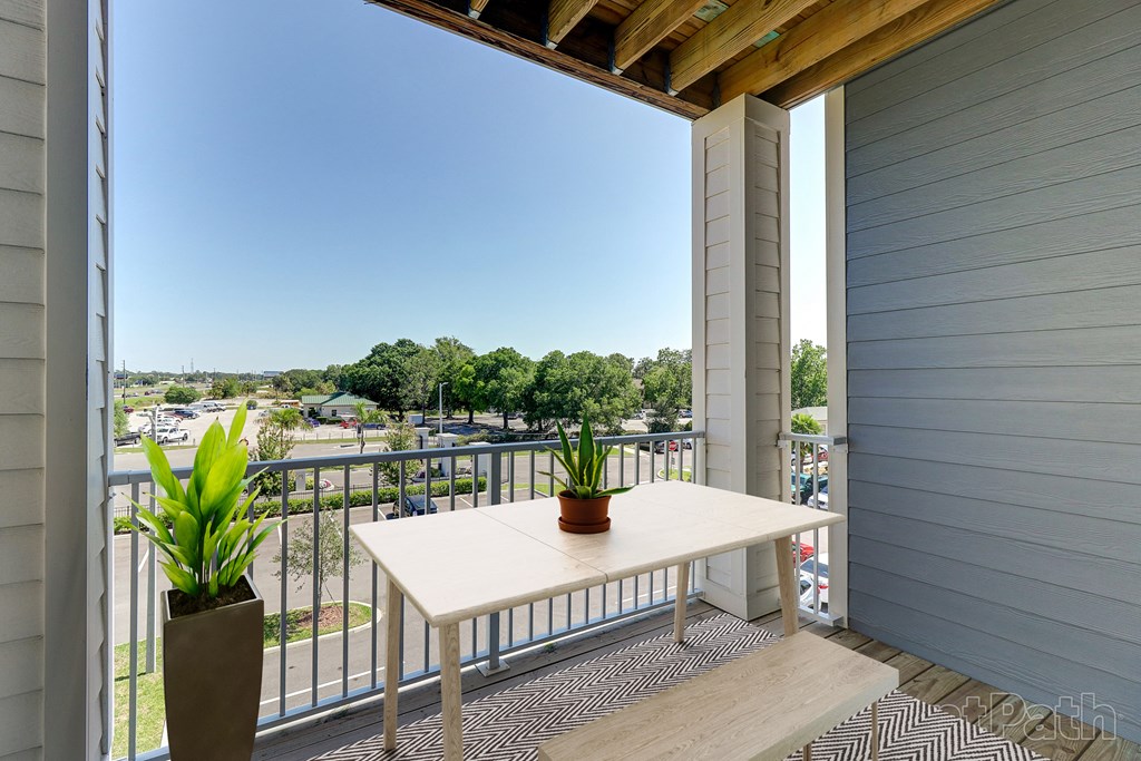 Outdoor Dining at Century Avenues Apartments, Florida, 33813