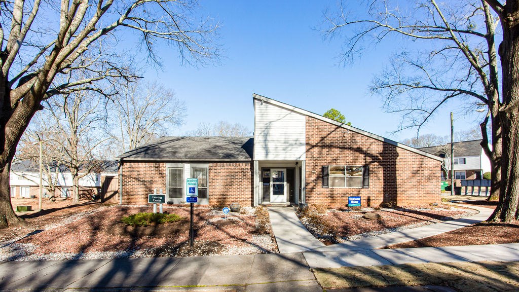 Entrance to Chelsea Place apartments Lithonia, GA
