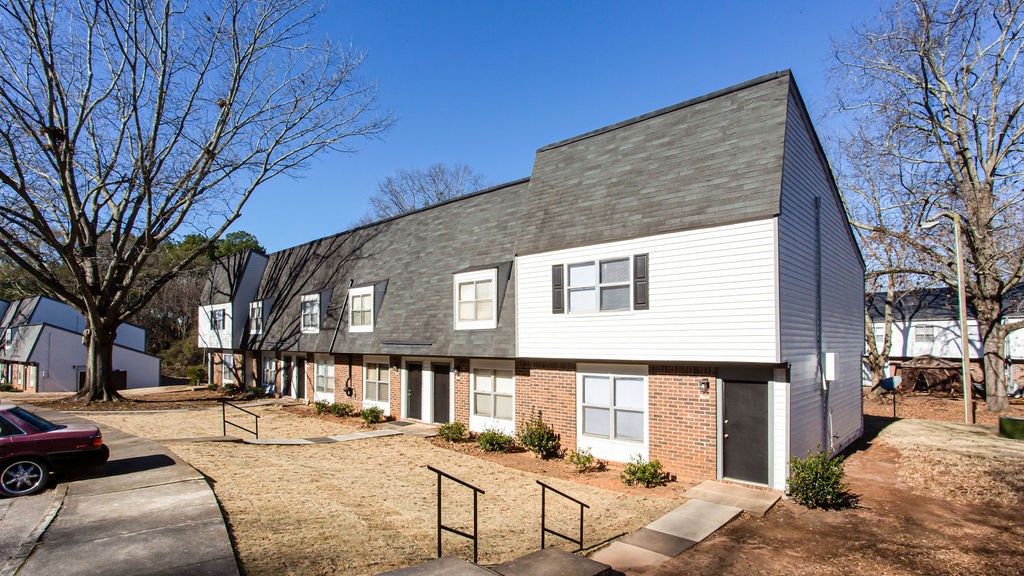 Exterior apartments  at Chelsea Place apartments Lithonia, GA