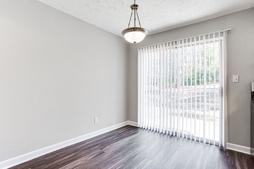 Dinning room with chandelier  at Chelsea Place apartments Lithonia, GA
