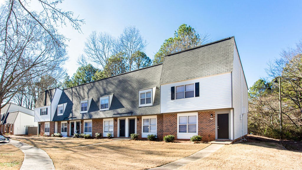 Exterior community  at Chelsea Place apartments Lithonia, GA