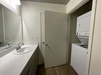 Washer/Dryer Included