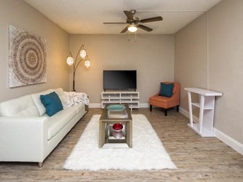 112 Essex Avenue 1-3 Beds Apartment for Rent - Photo Gallery 6