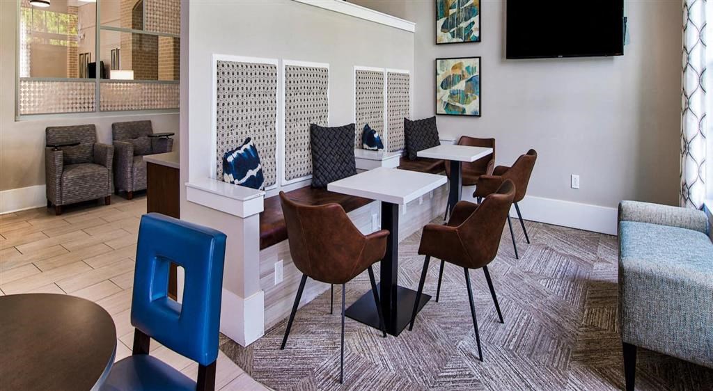 Dining room at Eleven 85 Apartments, Georgia