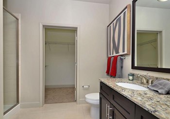 @1377 model bathroom and closet - Photo Gallery 4