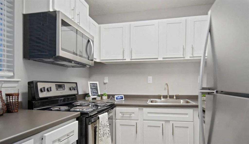 Forest Cove Kitchen at The Landing At Pleasantdale, Doraville, GA