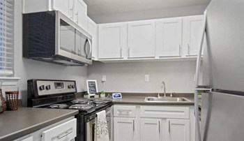 Forest Cove Kitchen Forest Cove Kitchen at The Landing At Pleasantdale, Doraville, GA - Photo Gallery 2