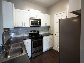 Charlestowne Renovated Kitchen Charlestowne Renovated Kitchen at Charlestowne, Kennesaw, GA - Photo Gallery 2