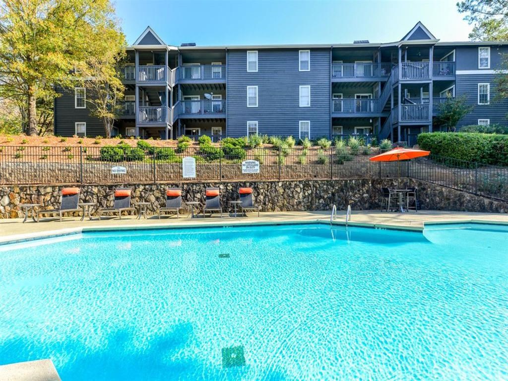 the pool at the residence on lamar apartment homes for rent