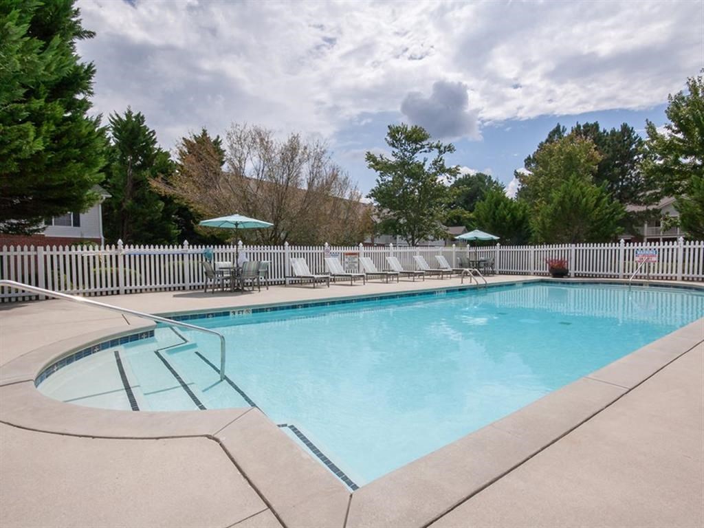 Arbor Bend Swimming Pool