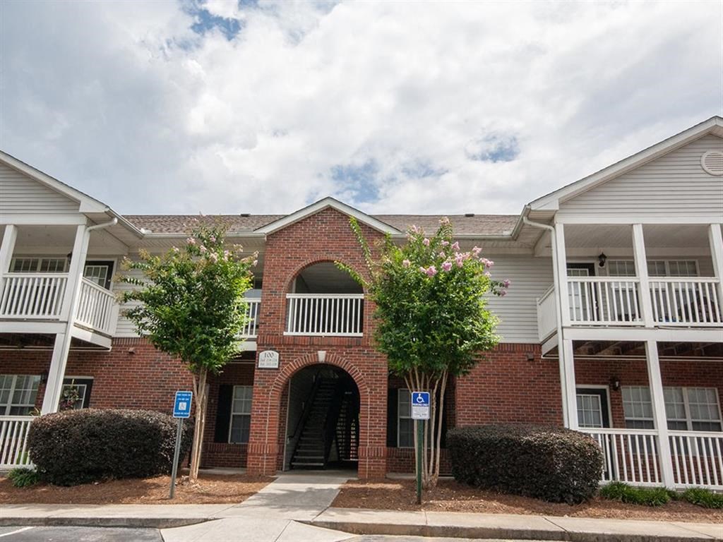 Arbor Bend Front of Building