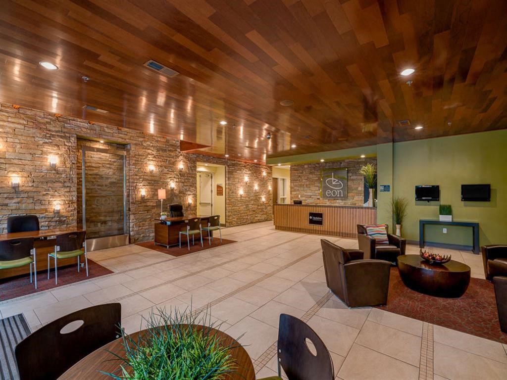 the lobby or reception area of a hotel