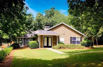 exterior community clubhouse exterior community clubhouse at Hampton Downs Apartments, Morrow, GA, 30260 - Photo Gallery 5