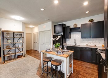Trendy Interior Decoration Trendy Interior Decoration at Highland Park at Northlake, Charlotte, 28216 - Photo Gallery 3