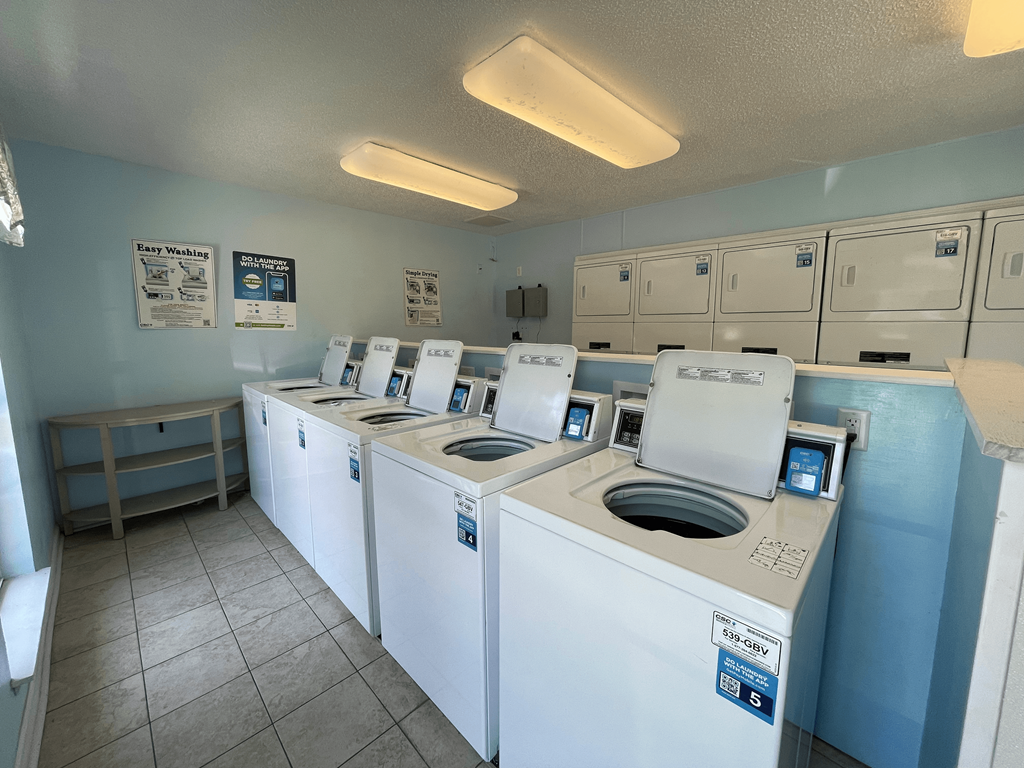 Laundry facility with washers and dryers at Lakewood Lodge, Hanahan, SC