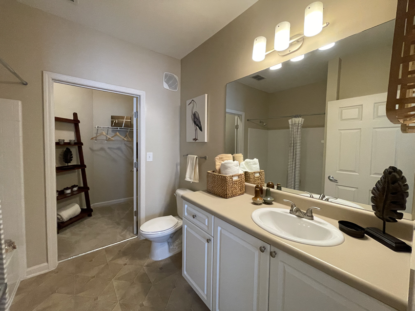 Overlook At Stadium Apartments, 1600 Overlook Park Ln