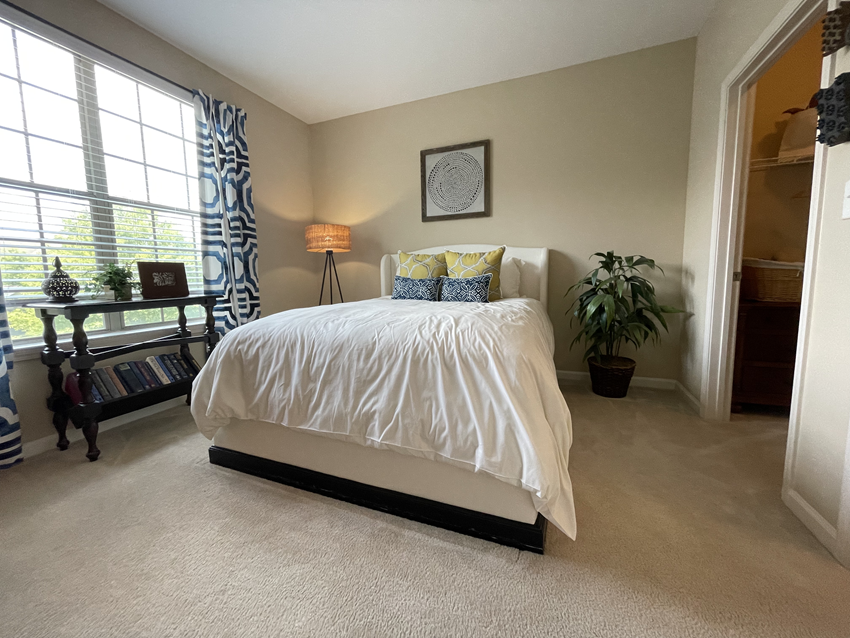 Overlook At Stadium Apartments, 1600 Overlook Park Ln