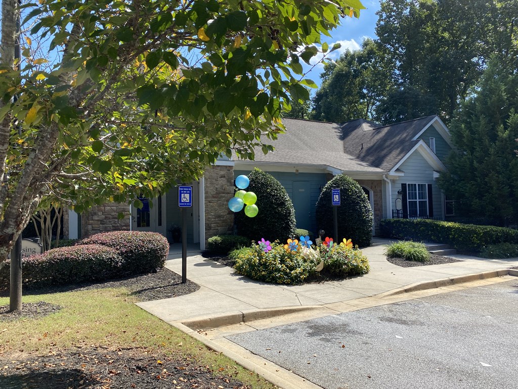 Edgewater Vista Apartments, Decatur Georgia, beautifully landscaped leasing office