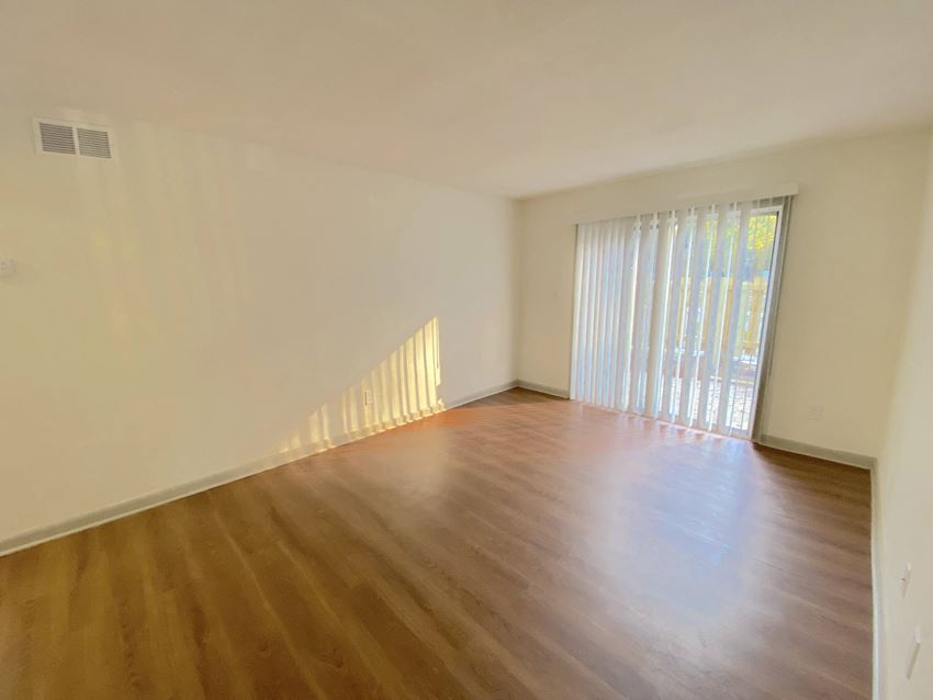 The Retreat @ Greenbriar Apartments By ICER