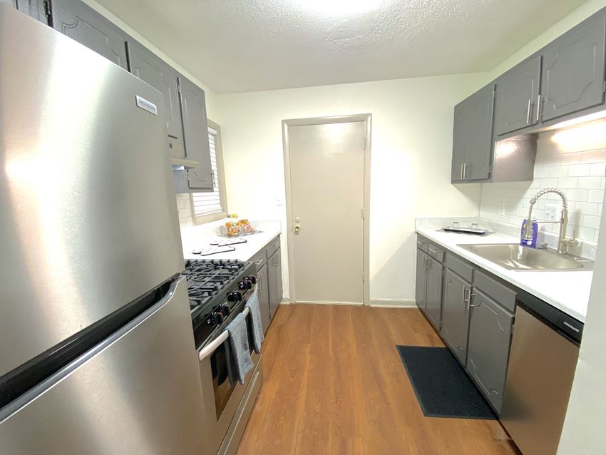 The Retreat @ Greenbriar Apartments By ICER