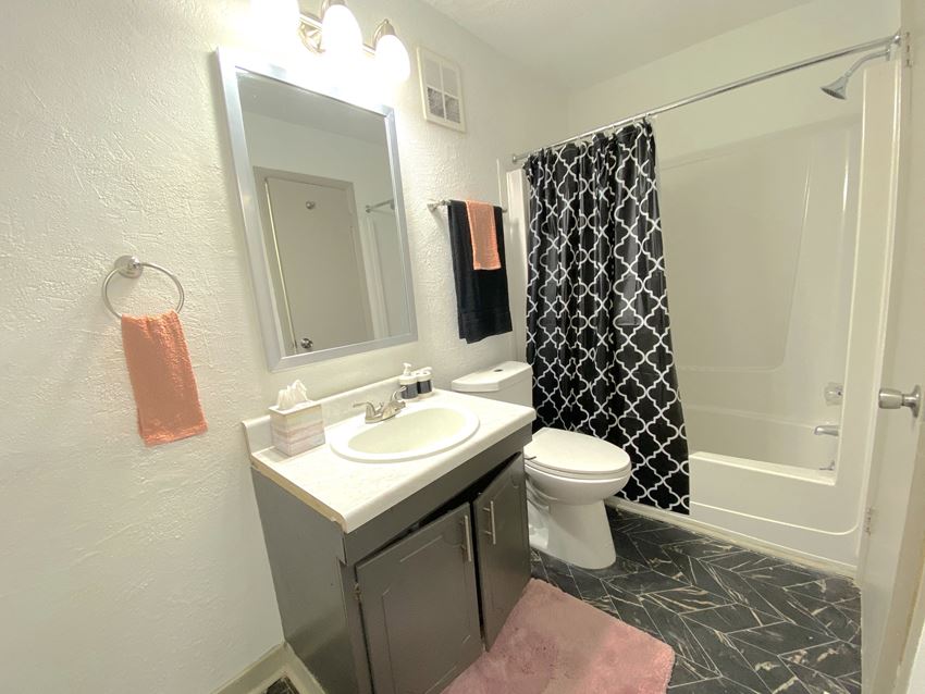 The Retreat @ Greenbriar Apartments By ICER