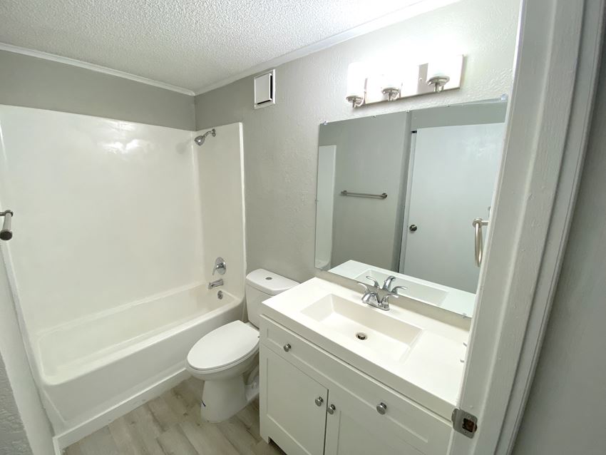 The Retreat @ Greenbriar Apartments By ICER