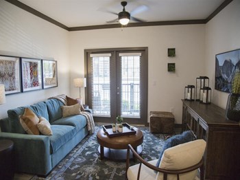 Living Room With Expansive Window at Century Belmont Station, Louisville, 40243 - Photo Gallery 34