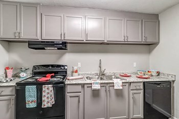 Modern kitchen at Green Meadows 2910, Augusta, GA 30906