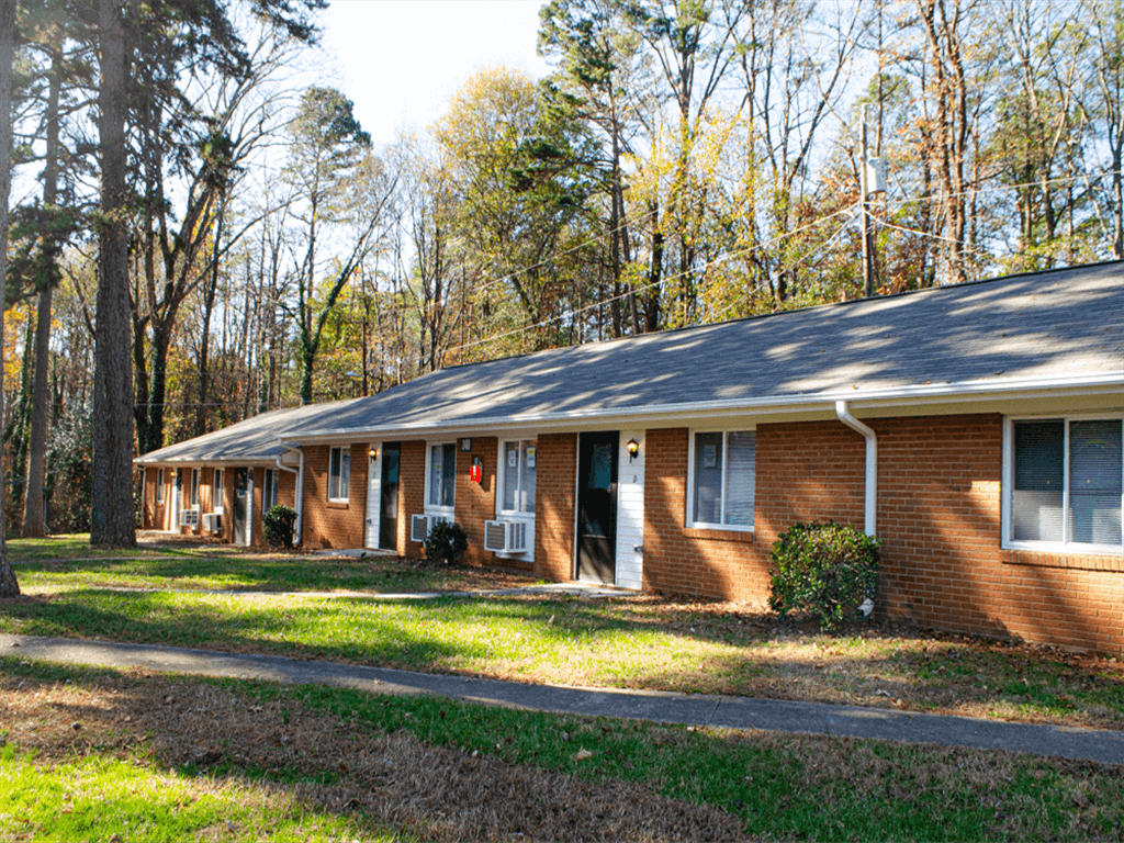 Exterior apartments at The Hideaway at Kingspark Charlotte, NC 28208