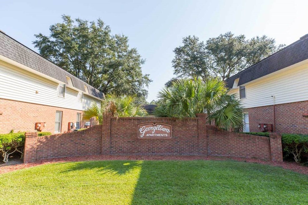 A brick wall with a sign that says "Georgia" on it.