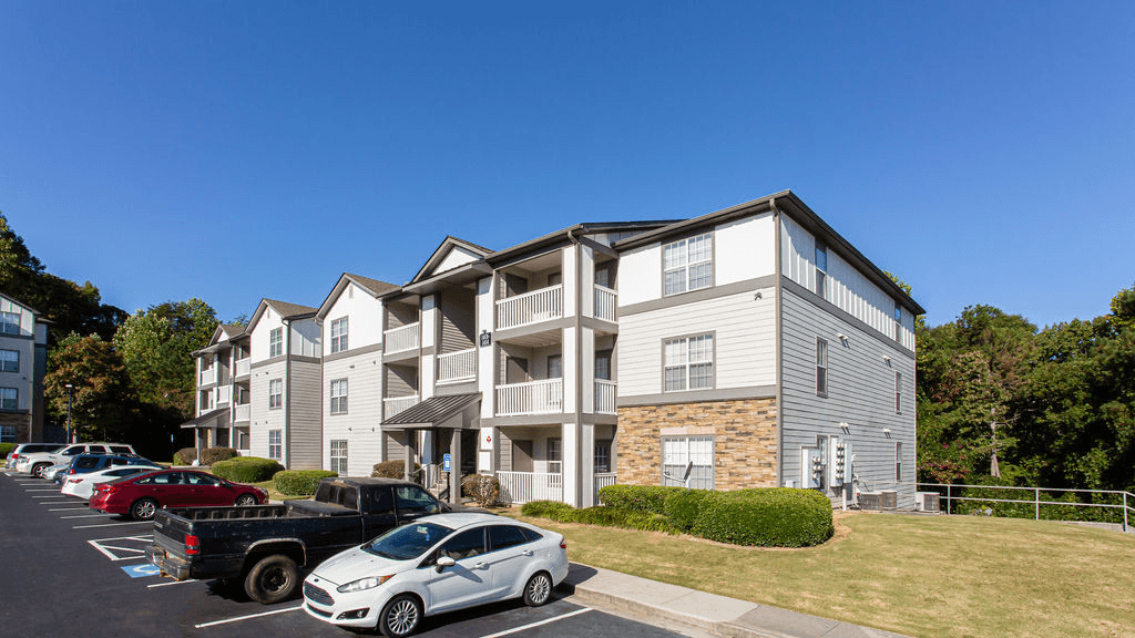 an apartment building with cars parked in a parking lot  at Peaks at Gainesville, Gainesville, GA, 30507