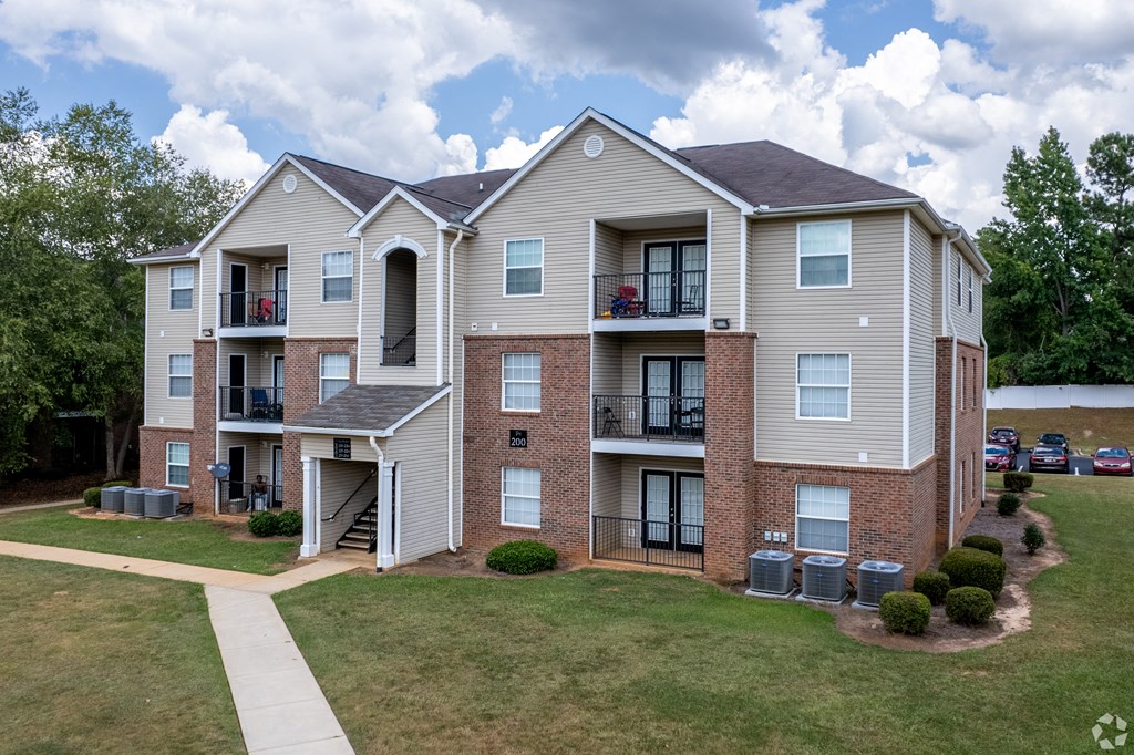 our apartments at the overlook feature a spacious yard and balconies