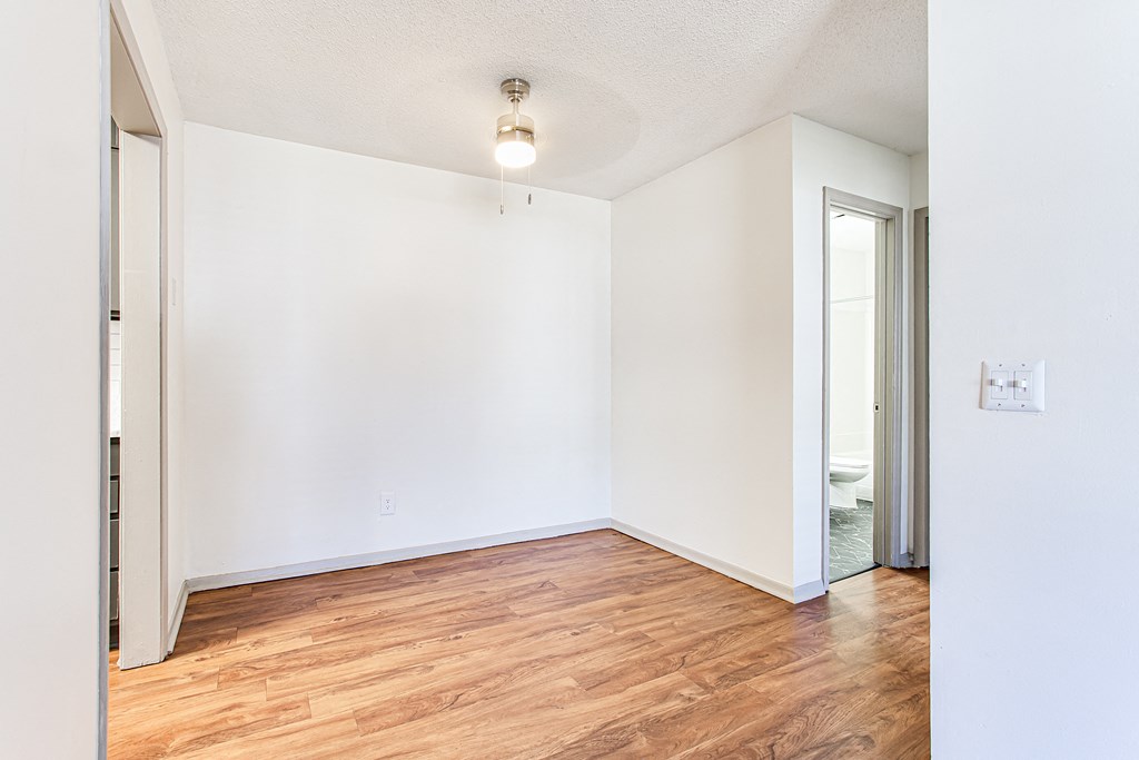 Spacious dining space at Retreat at St. Andrews, Columbia, 29210