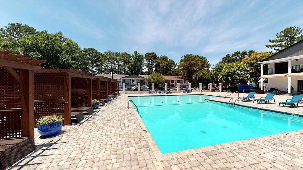 Resort Style Pool at Vinings RiverVue Apartments, Georgia