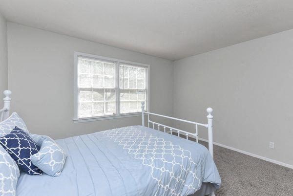 spacious bedroom with large window at The Retreat at St Andrews, Columbia