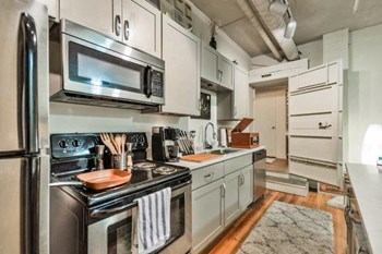 Land Bank Loft Apartments in Columbia SC with stainless steel appliances - Photo Gallery 4
