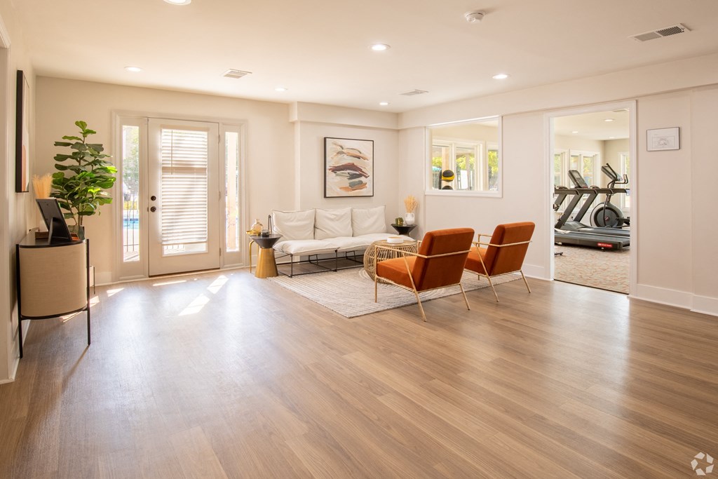 additional photo for property listing at chic digs with room to stretch out in the village 22 car