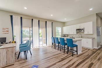 3725 Fountain Avenue 1-3 Beds Apartment for Rent - Photo Gallery 2