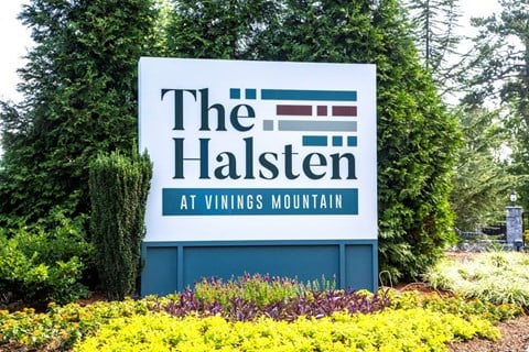 the sign for the halisan at winns mountain at the entrance to the park